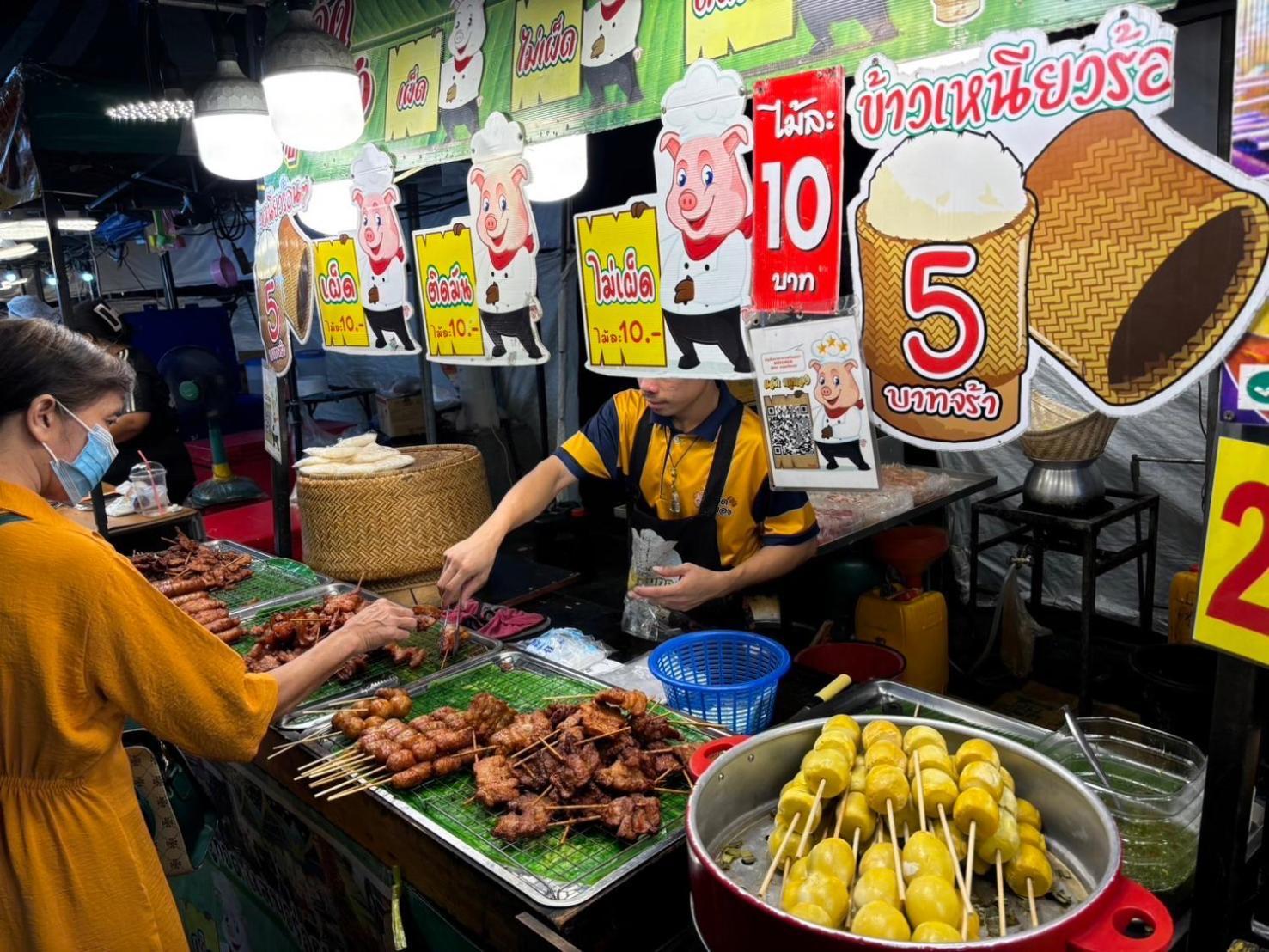 The White Den Chatuchak Банкок Екстериор снимка